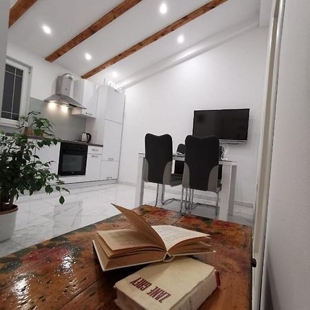 Apartmani Pina 2 Kaštela 外观 照片