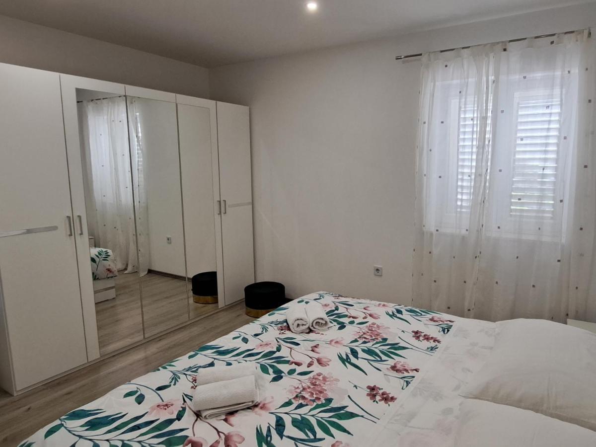 Apartmani Pina 2 Kaštela 外观 照片