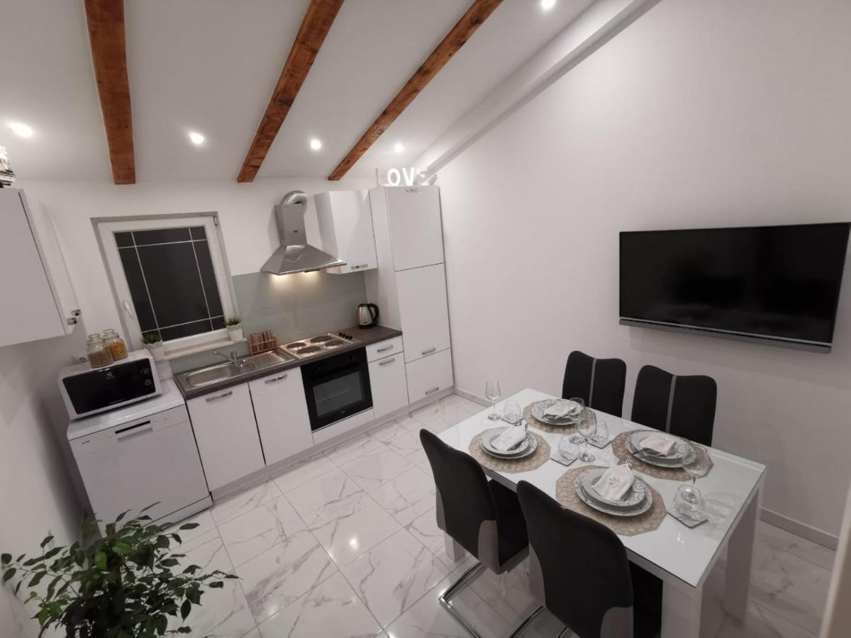 Apartmani Pina 2 Kaštela 外观 照片